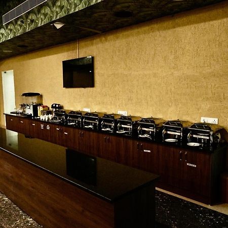 Le Royale Palace Karaikal Luaran gambar
