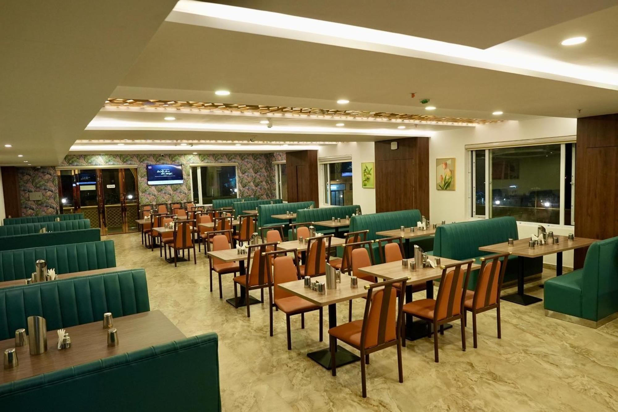 Le Royale Palace Karaikal Luaran gambar