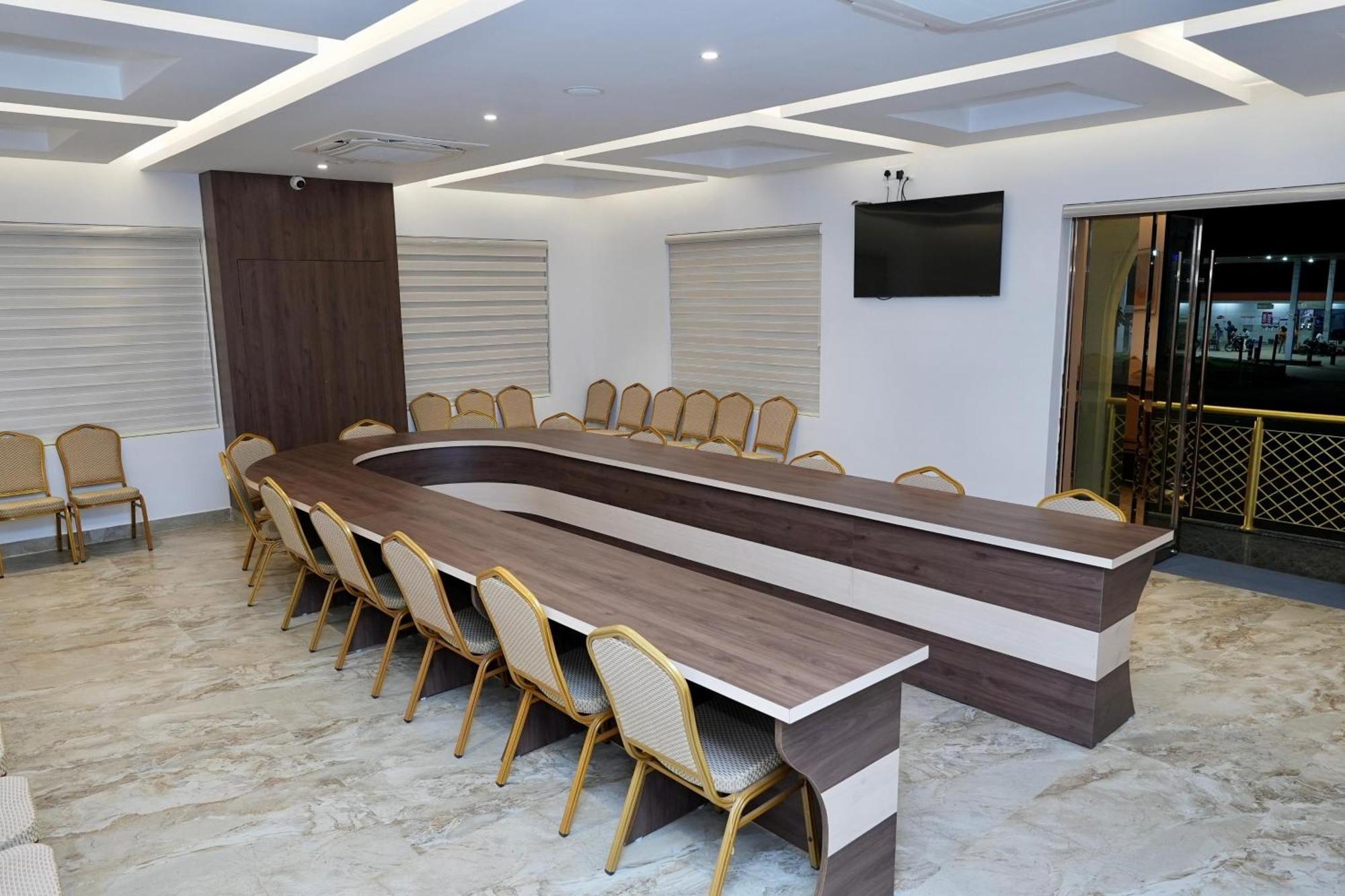 Le Royale Palace Karaikal Luaran gambar