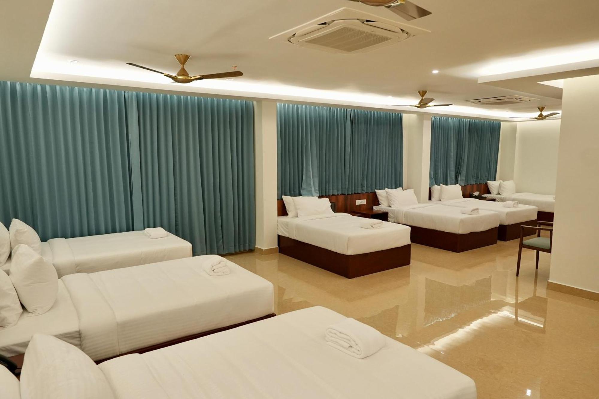 Le Royale Palace Karaikal Luaran gambar