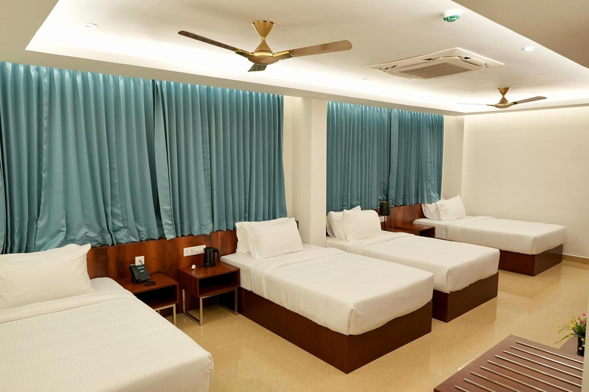 Le Royale Palace Karaikal Luaran gambar