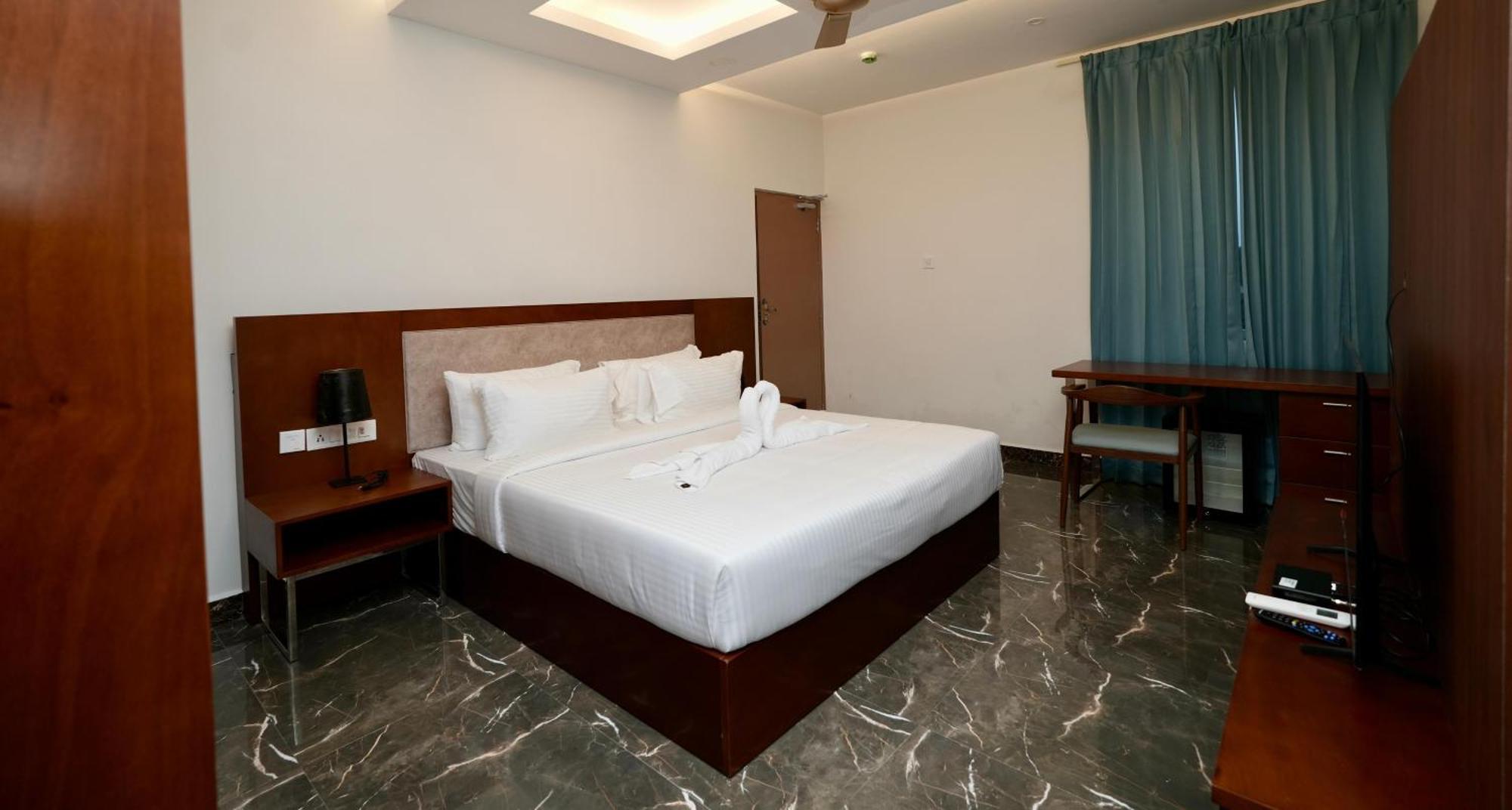 Le Royale Palace Karaikal Luaran gambar
