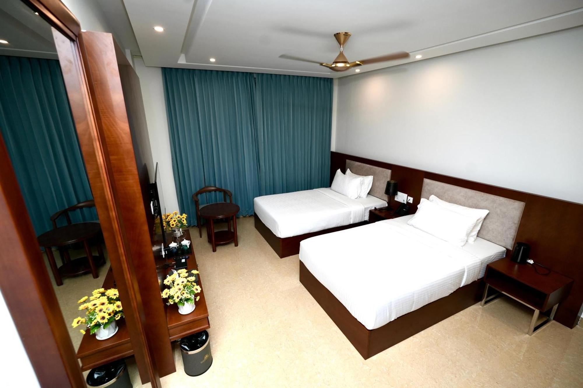 Le Royale Palace Karaikal Luaran gambar