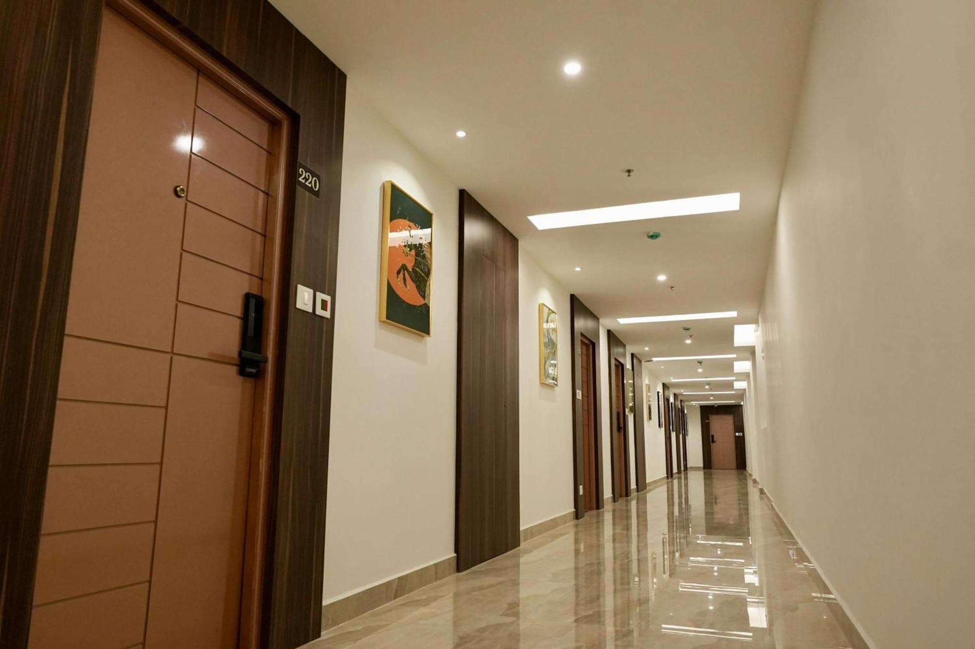 Le Royale Palace Karaikal Luaran gambar