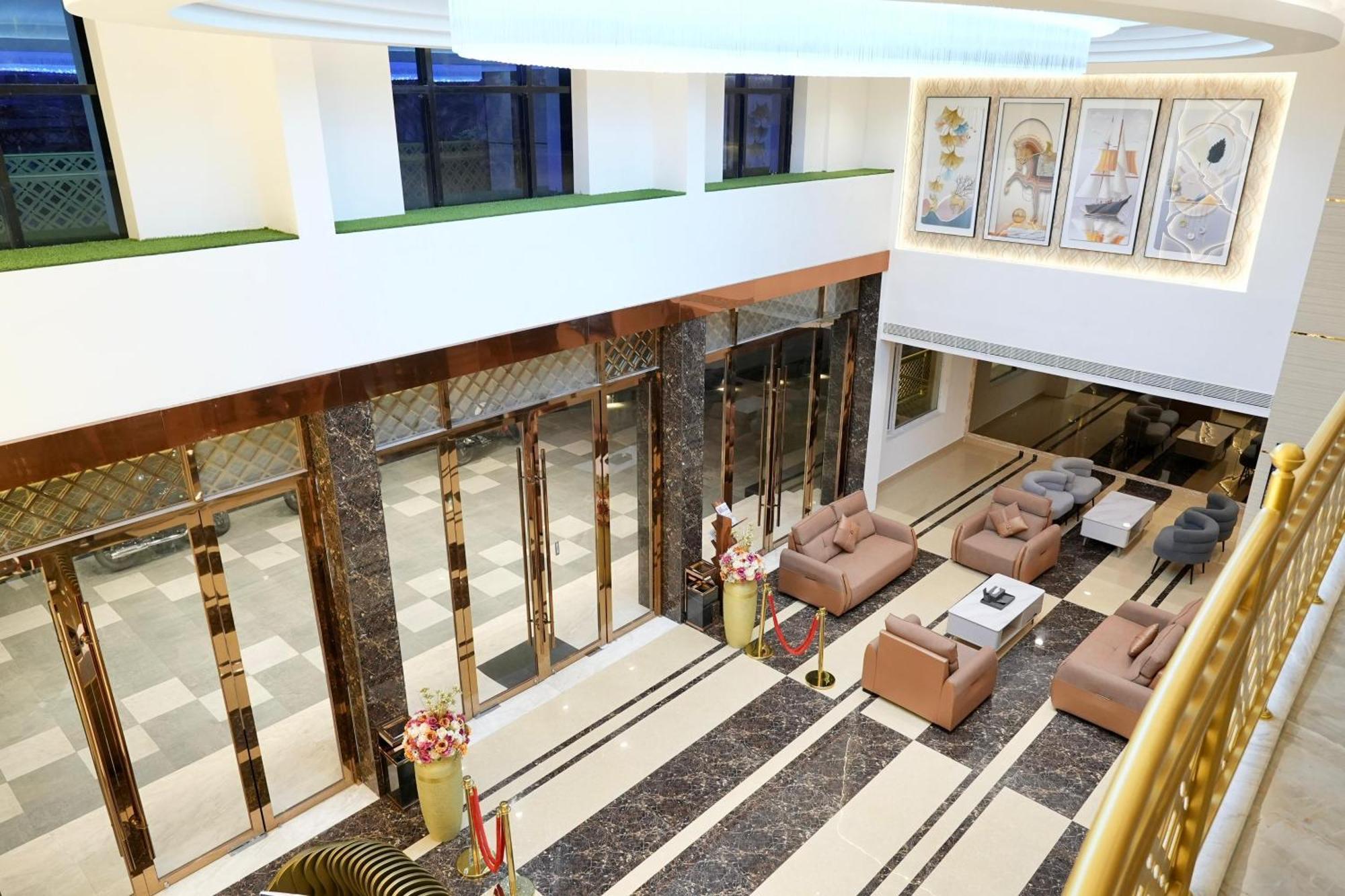 Le Royale Palace Karaikal Luaran gambar