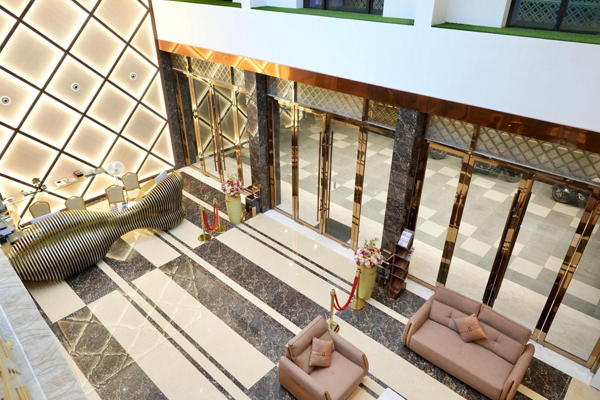 Le Royale Palace Karaikal Luaran gambar
