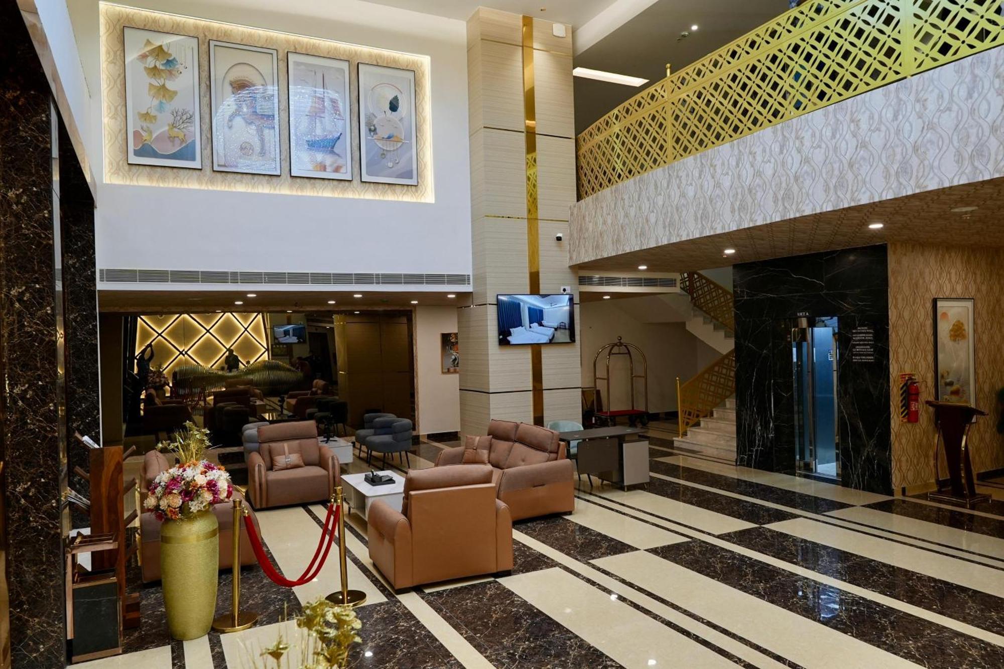 Le Royale Palace Karaikal Luaran gambar